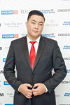 Бас-баритон з Монголії переміг в конкурсі вокалістів ім. М. Магомаєва (наряди й образи: чорний костюм, біла сорочка, червона краватка)