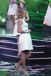 Ганна Мяделец. Перше дефіле в фіналі "Міс Білорусь 2014" (наряди й образи: біла сукня)