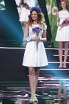 Hanna Nickaja. Finał — Miss Białorusi 2014. Top-25 (ubrania i obraz: sukienka biała, wianek fioletowy)