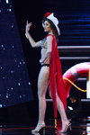 Hanna Siemeniuk. Prezentacja w strojach kąpielowych w paski w finale "Miss Białorusi 2014"