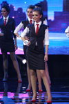 Gala final — Miss Belarús 2014. Business style (looks: traje con falda negro, blusa blanca, corbata roja, zapatos de tacón rojos; personas: Victoria Miganovich, Angielina Niarushkina)