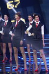 Victoria Miganovich, Inna Grabovskaya, Veronika Rydkina. Gala final — Miss Belarús 2014. Business style (looks: traje con falda negro, blusa blanca, corbata roja, zapatos de tacón rojos, chaleco negro)