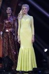 Alena Weramejtschuk und Weranika Bobko. Finale — Miss Belarus 2014. Evening dresses (Looks: bedrucktes Abendkleid mit Basque, blonde Haare)
