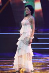 Victoria Miganovich. Gala final — Miss Belarús 2014. Evening dresses (looks: vestido de noche de encaje de guipur de tirantes blanco)
