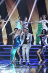 Gala final — Miss Belarús 2014. Bosson, Timur Rodrigez, Uzari (looks: camisa negra, , traje de hombre gris; personas: Anastasia Kuznetsova, Daria Fomina)
