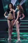 Weranika Rydkina und Anastasia Kuznetsova. Vorführung der Bademoden — Miss Belarus 2014. Top-10