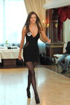 Знакомьтесь: финалистки конкурса "Мисс Оренбург 2013" (наряды и образы: чёрное платье мини с декольте, чёрные прозрачные колготки, чёрные туфли)