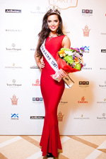 Anna Andres. Gala final de Miss Ukraine Universe 2014 (looks: vestido de noche rojo)