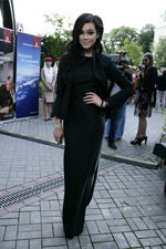 Gala final de Miss Ukraine Universe 2014 (looks: vestido de noche negro)
