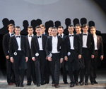 Ceremonia de premiación — Mister Gomel 2014 (looks: camisa blanca, corbata de lazo negra, , traje de hombre negro)