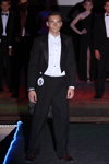 В конкурсе "Мистер Гомель 2014" победил Святослав Фещук (наряды и образы: чёрный костюм, белая рубашка, чёрный галстук-бабочка, чёрные туфли)