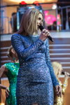 Irina Toneva. Actuaciones de artistas. 26.01.2014 — Партийная ZONA (looks: vestido azul)