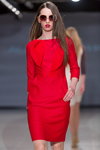 Modenschau von ALEXANDER PAVLOV — Riga Fashion Week AW14/15 (Looks: rotes Kleid)