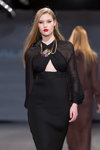 Modenschau von ALEXANDER PAVLOV — Riga Fashion Week AW14/15 (Looks: schwarzes Kleid)