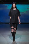 Показ Alexandra Westfal — Riga Fashion Week AW14/15 (наряди й образи: чорний костюм, чорні чоботи)