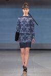 Показ Baiba Ladiga — Riga Fashion Week AW14/15 (наряды и образы: синее платье, чёрные босоножки)