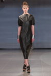 Показ Baiba Ladiga — Riga Fashion Week AW14/15 (наряды и образы: чёрные босоножки, чёрное кожаное платье миди)