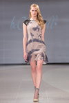 Modenschau von BeСarousell — Riga Fashion Week AW14/15 (Looks: bedrucktes Mini Kleid, graue Socken)