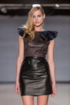 Показ BeСarousell — Riga Fashion Week AW14/15 (наряды и образы: чёрная кожаная юбка мини)