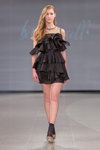 Показ BeСarousell — Riga Fashion Week AW14/15 (наряди й образи: капронові чорні шкарпетки, чорна коктейльна сукня з воланом міні)