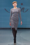 Паказ IN by Inga Nipane — Riga Fashion Week AW14/15 (нарады і вобразы: шэрая сукенка, чорныя калготкі)