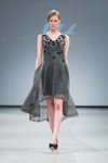 Pokaz Katya Katya Shehurina — Riga Fashion Week AW14/15 (ubrania i obraz: sandały czarne, sukienka z gipiury szara)