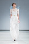 Pokaz Katya Katya Shehurina — Riga Fashion Week AW14/15 (ubrania i obraz: suknia ślubna z gipiury biała)
