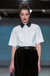 Показ M-Couture — Riga Fashion Week AW14/15 (наряды и образы: белая блуза с коротким рукавом)