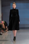 Desfile de M-Couture — Riga Fashion Week AW14/15 (looks: vestido negro)