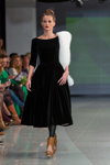 Показ M-Couture — Riga Fashion Week AW14/15 (наряды и образы: чёрное платье, белая горжетка)