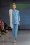 Показ M-Couture — Riga Fashion Week AW14/15 (наряди й образи: біла горжетка, блакитний брючний костюм)