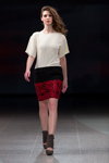 Modenschau von Narciss — Riga Fashion Week AW14/15 (Looks: buntes Kleid)