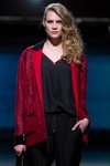 Показ Narciss — Riga Fashion Week AW14/15 (наряды и образы: красный жакет, чёрный комбинезон)