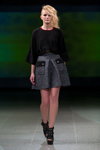Pokaz Narciss — Riga Fashion Week AW14/15 (ubrania i obraz: spódnica mini szara, top czarny, blond (kolor włosów))