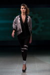 Desfile de Narciss — Riga Fashion Week AW14/15 (looks: americana negra, leggings negros, zapatos de tacón negros)