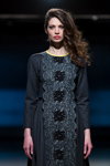 Modenschau von Narciss — Riga Fashion Week AW14/15 (Looks: schwarzes Kleid)