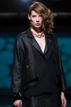 Desfile de Narciss — Riga Fashion Week AW14/15 (looks: traje de mujer negro)