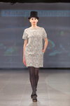 Показ Natālija Jansone — Riga Fashion Week AW14/15 (наряды и образы: чёрная шляпа, серые колготки, серые носки, чёрные босоножки, серое платье)