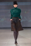 Паказ Natālija Jansone — Riga Fashion Week AW14/15 (нарады і вобразы: чорная шляпа, шэрыя калготкі, шэрыя шкарпэткі, чорныя басаножкі)