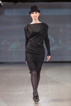 Pokaz Natālija Jansone — Riga Fashion Week AW14/15 (ubrania i obraz: kapelusz czarny, rajstopy szare)
