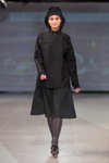 Pokaz Natālija Jansone — Riga Fashion Week AW14/15 (ubrania i obraz: rajstopy szare, skarpetki szare, sandały czarne)