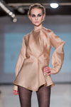 Показ Paola Balzano — Riga Fashion Week AW14/15 (наряды и образы: чёрные колготки, телесная блуза)