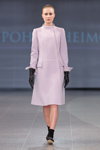 Показ Pohjanheimo — Riga Fashion Week AW14/15 (наряды и образы: розовое пальто, чёрные длинные кожаные перчатки)