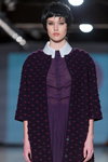 Показ Red Salt — Riga Fashion Week AW14/15 (наряды и образы: пурпурное пальто, пурпурное платье)