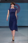 Pokaz Red Salt — Riga Fashion Week AW14/15 (ubrania i obraz: sukienka niebieska, skarpetki cieliste, półbuty czarne)