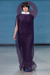 Modenschau von Red Salt — Riga Fashion Week AW14/15 (Looks: purpurrotes Kleid)