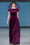 Показ Red Salt — Riga Fashion Week AW14/15 (наряды и образы: пурпурное платье)