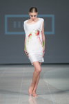 Desfile de Ilya Bulichev — Riga Fashion Week SS15 (looks: vestido blanco corto)