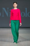 Pokaz Ivo Nikkolo — Riga Fashion Week SS15 (ubrania i obraz: żakiet w kolorze fuksji, spódnica maksi zielona)