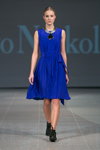 Desfile de Ivo Nikkolo — Riga Fashion Week SS15 (looks: vestido azul)